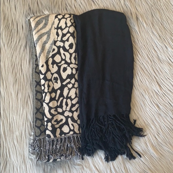Forever 21 Accessories - 2 Pack! Women's Scarves